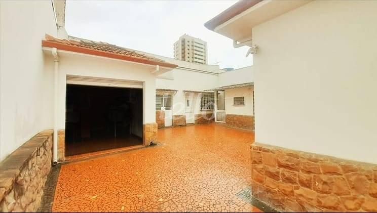 QUINTAL DOS FUNDOS de Casa à venda, sobrado com 200 m², 3 quartos e 6 vagas em Mirandopolis - São Paulo