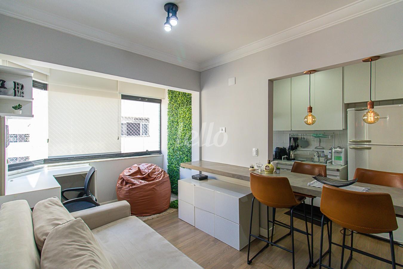 SALA de Apartamento à venda, Padrão com 45 m², 1 quarto e 1 vaga em Indianópolis - São Paulo