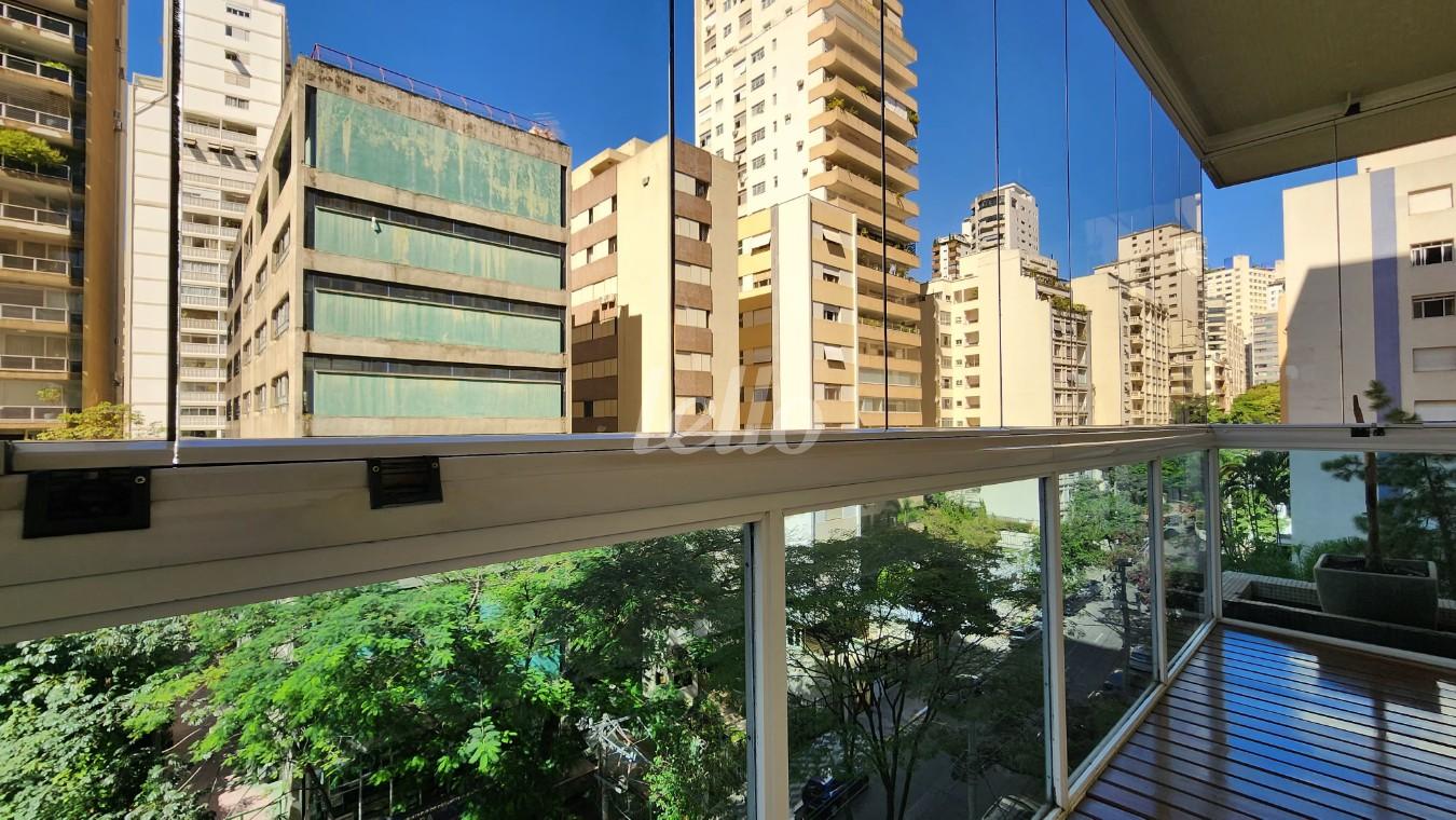 SACADA de Apartamento para alugar, Padrão com 240 m², 3 quartos e 2 vagas em Santa Cecília - São Paulo