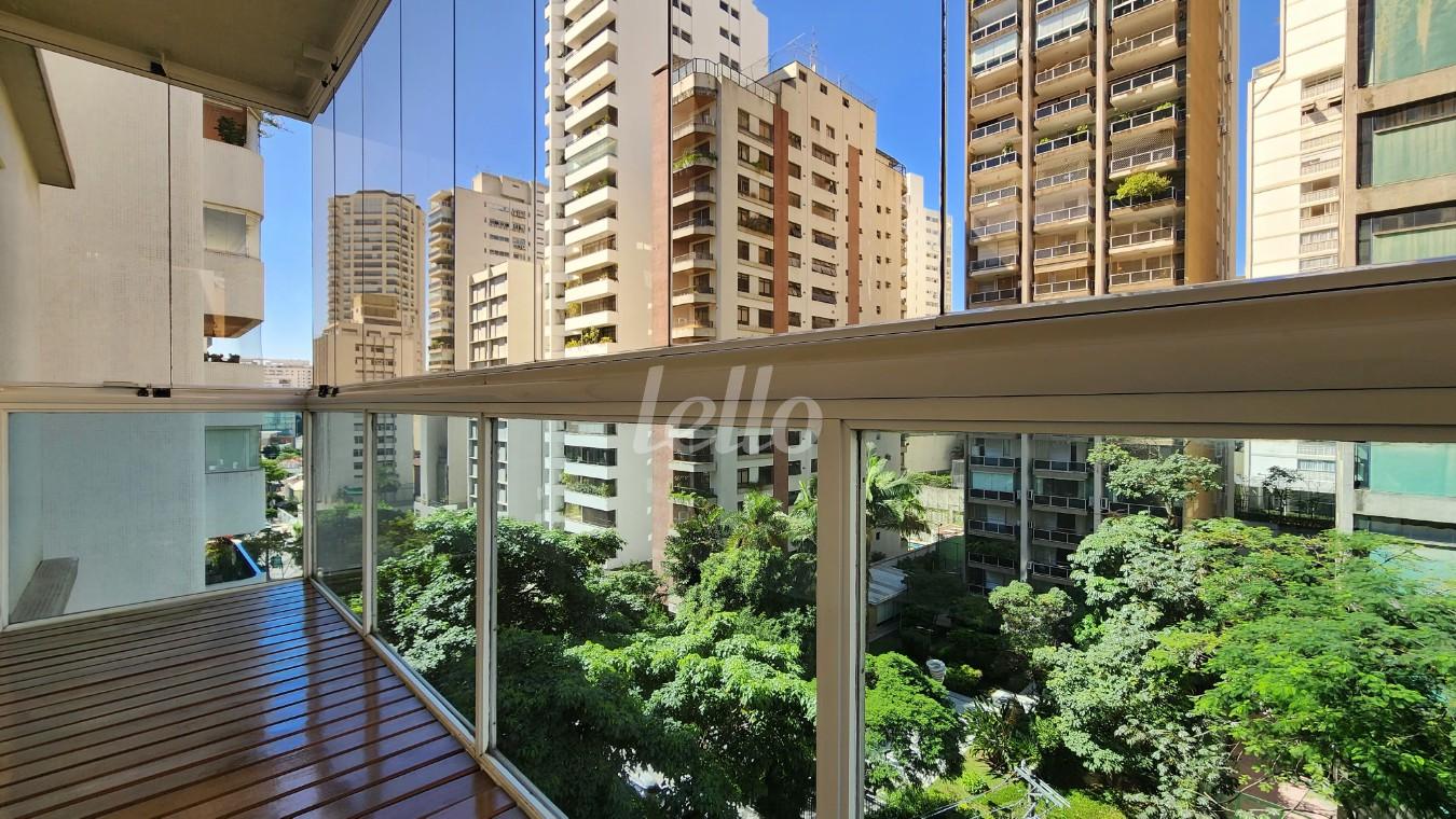 SACADA de Apartamento para alugar, Padrão com 240 m², 3 quartos e 2 vagas em Santa Cecília - São Paulo