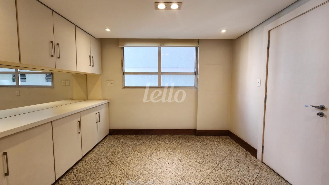 COZINHA de Apartamento para alugar, Padrão com 240 m², 3 quartos e 2 vagas em Santa Cecília - São Paulo