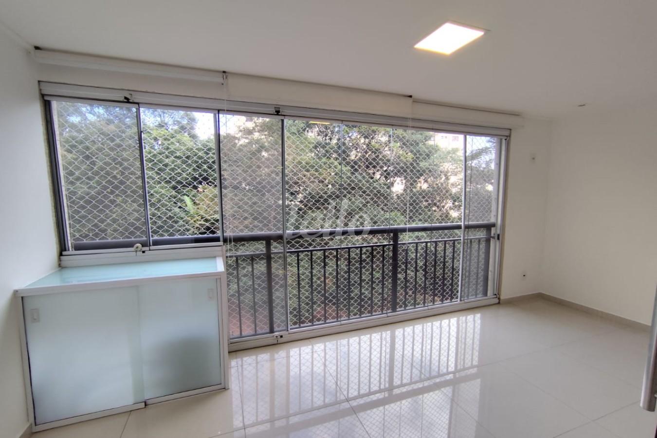 1 (4) de Apartamento à venda, Padrão com 70 m², 2 quartos e 1 vaga em Jd. Leonor M. de Barros - São Paulo