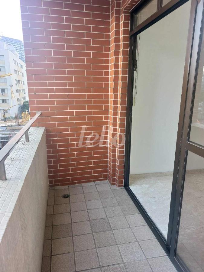 SACADA de Apartamento para alugar, Padrão com 122 m², 3 quartos e 1 vaga em Vila Olímpia - São Paulo