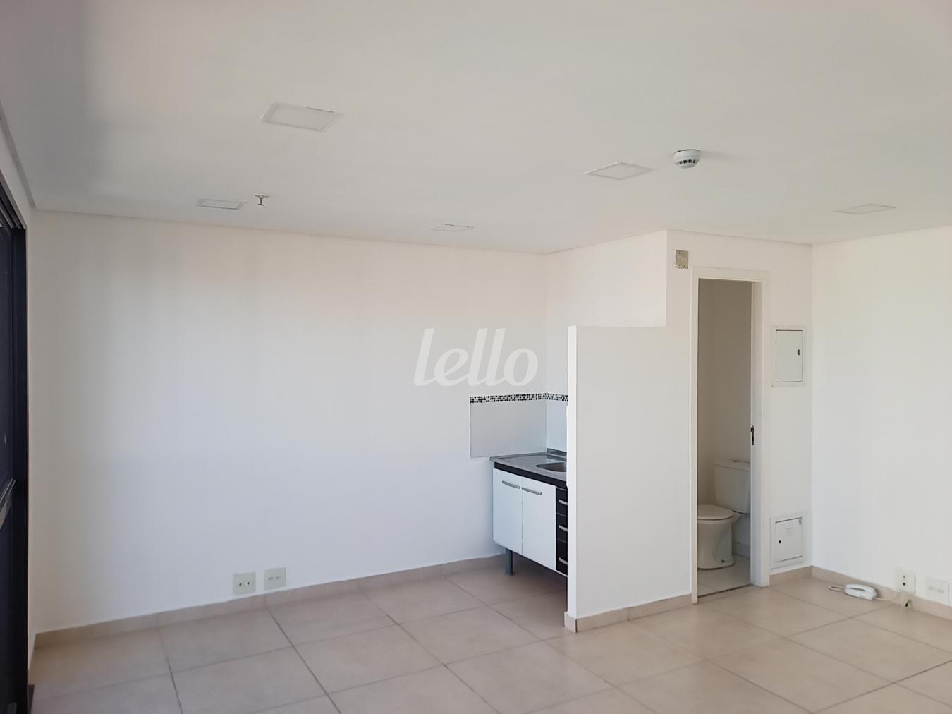 2-SALA-001.JPG de Sala / Conjunto para alugar, Padrão com 33 m², e 1 vaga em Ipiranga - São Paulo