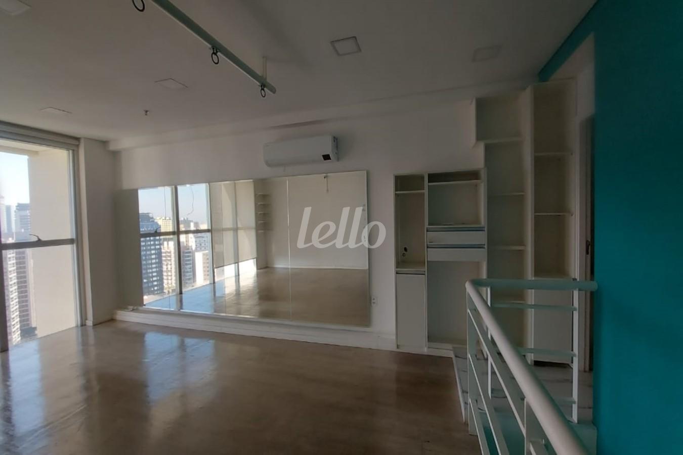 SALA de Sala / Conjunto para alugar, Padrão com 57 m², e 1 vaga em Vila Mariana - São Paulo