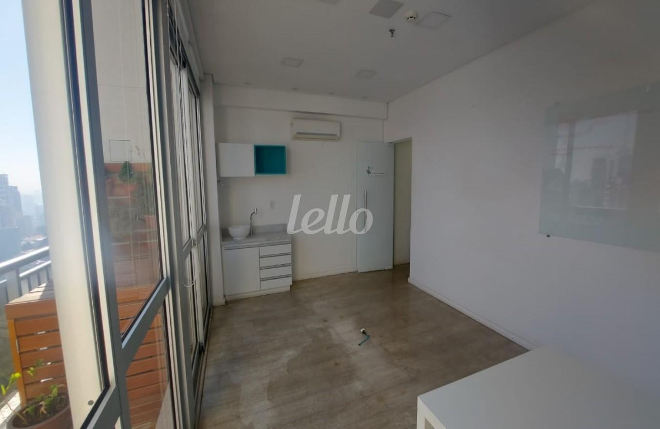 SALA de Sala / Conjunto para alugar, Padrão com 57 m², e 1 vaga em Vila Mariana - São Paulo