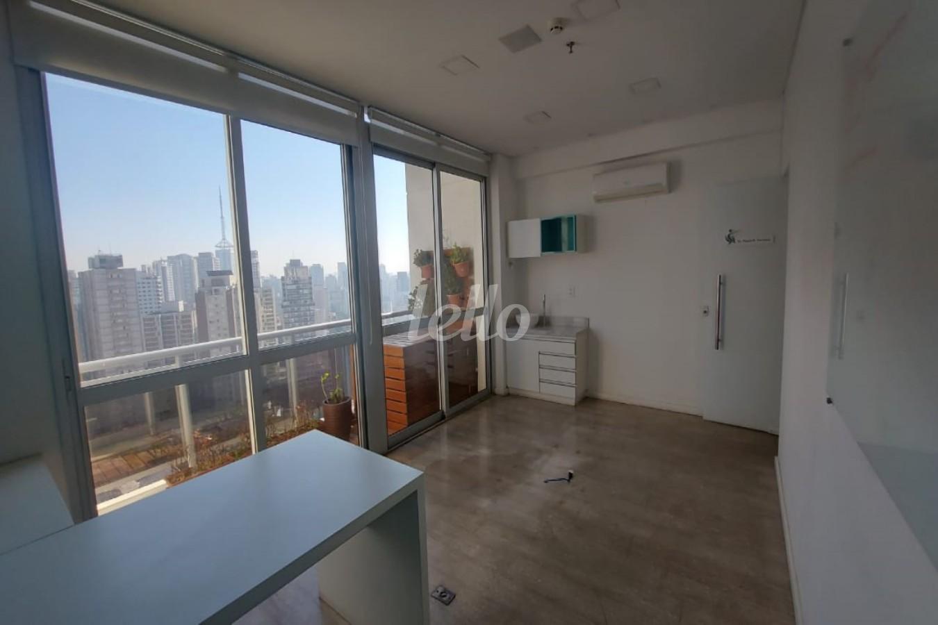 SALA de Sala / Conjunto para alugar, Padrão com 57 m², e 1 vaga em Vila Mariana - São Paulo