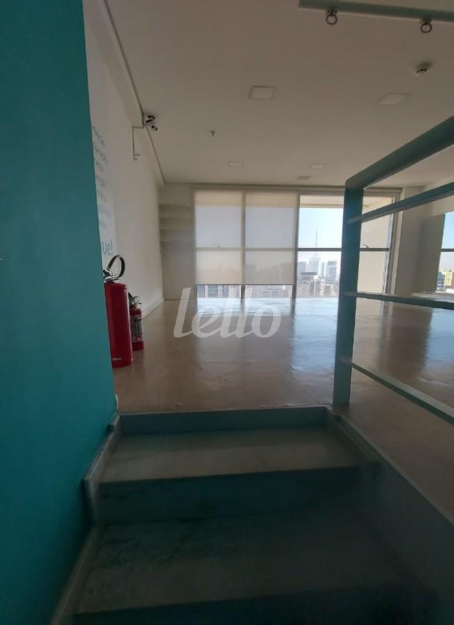 SALA de Sala / Conjunto para alugar, Padrão com 57 m², e 1 vaga em Vila Mariana - São Paulo