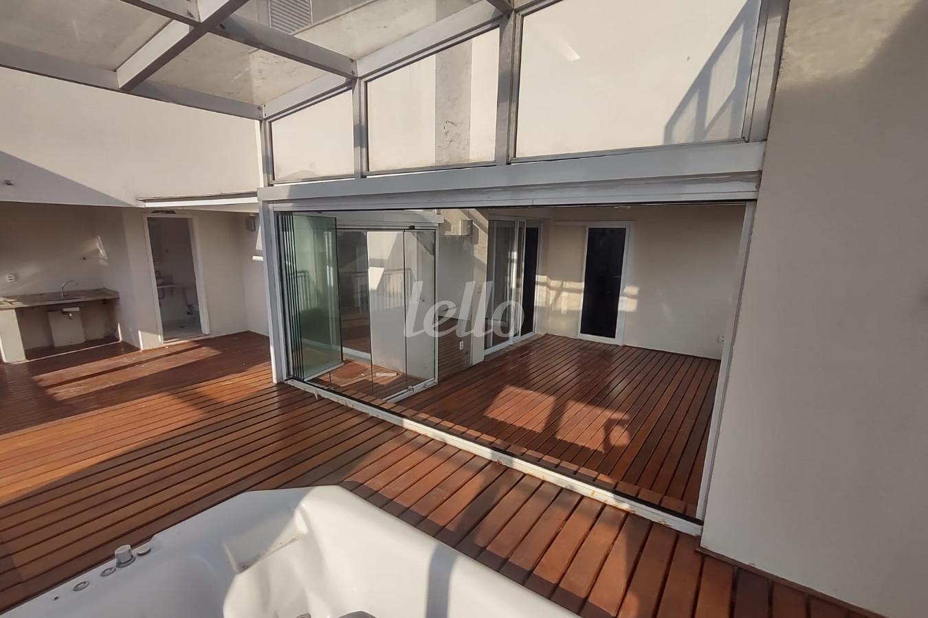 COBERTURA de Apartamento à venda, cobertura - Padrão com 123 m², 1 quarto e 3 vagas em Pinheiros - São Paulo