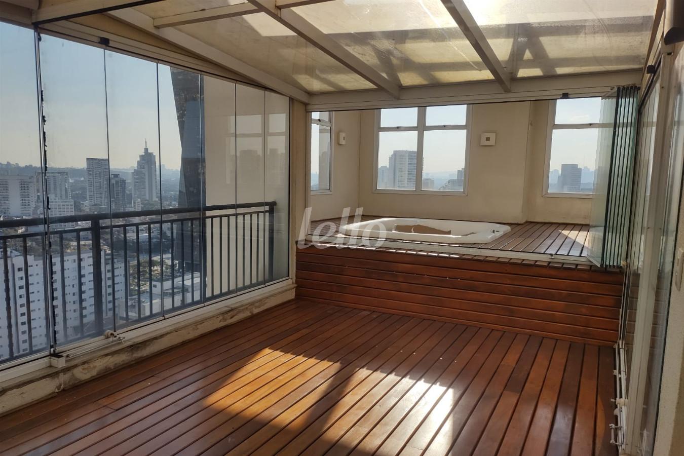 COBERTURA de Apartamento à venda, cobertura - Padrão com 123 m², 1 quarto e 3 vagas em Pinheiros - São Paulo