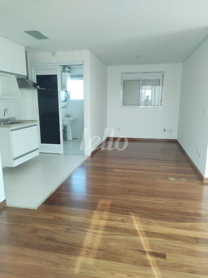 COZINHA/ÁREA SERVIÇO de Apartamento à venda, cobertura - Padrão com 123 m², 1 quarto e 3 vagas em Pinheiros - São Paulo