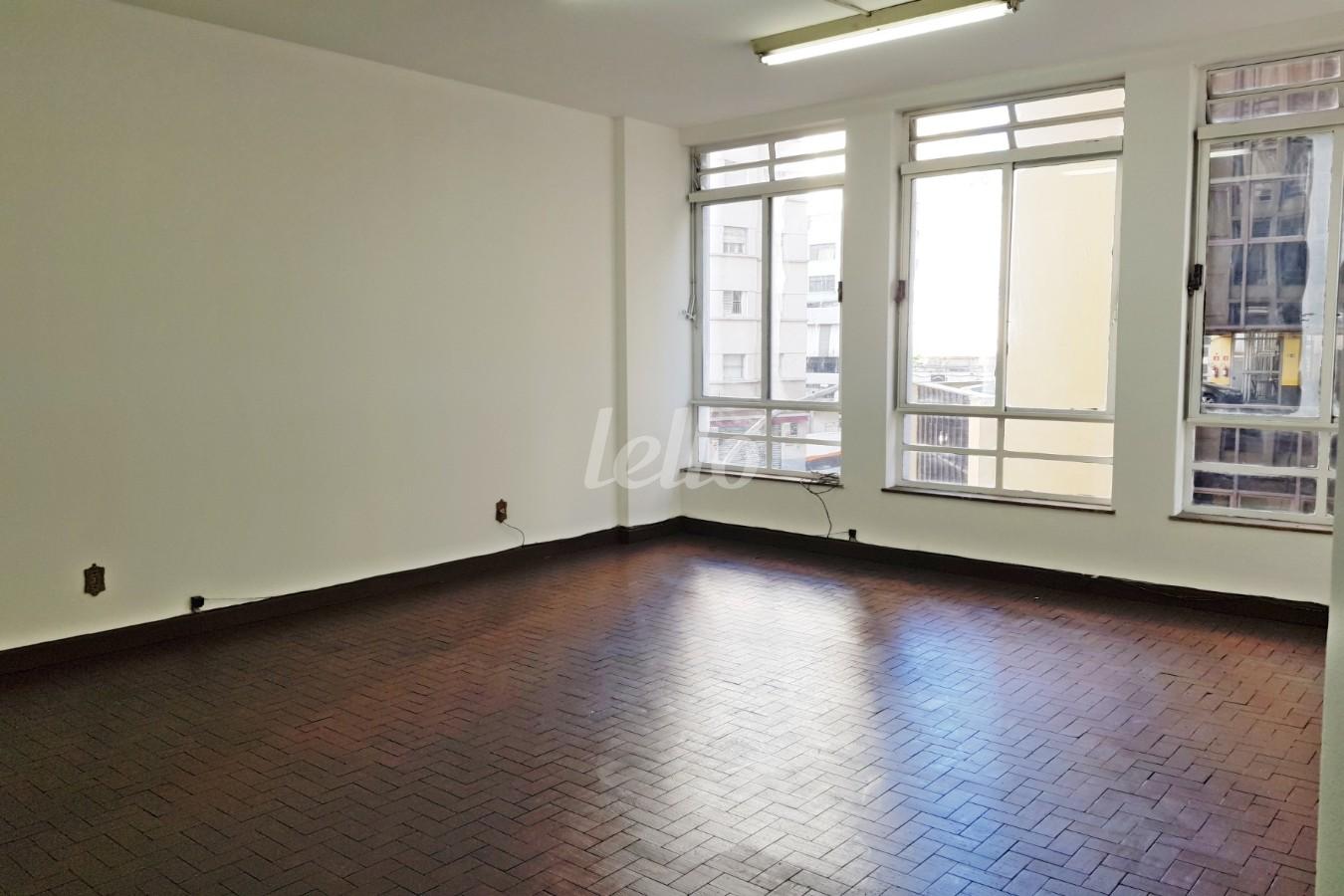 SALA de Sala / Conjunto à venda, Padrão com 132 m², e em Sé - São Paulo