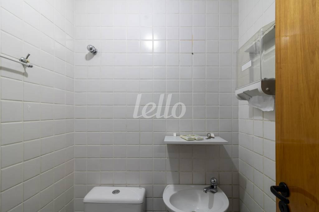 BANHEIRO 2 de Sala / Conjunto para alugar, Padrão com 35 m², e 1 vaga em Vila Gomes Cardim - São Paulo