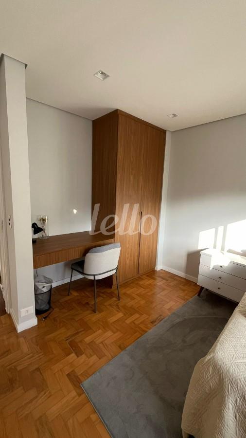 DORMITÓRIO de Apartamento à venda, Padrão com 80 m², 2 quartos e 1 vaga em Jardins - São Paulo