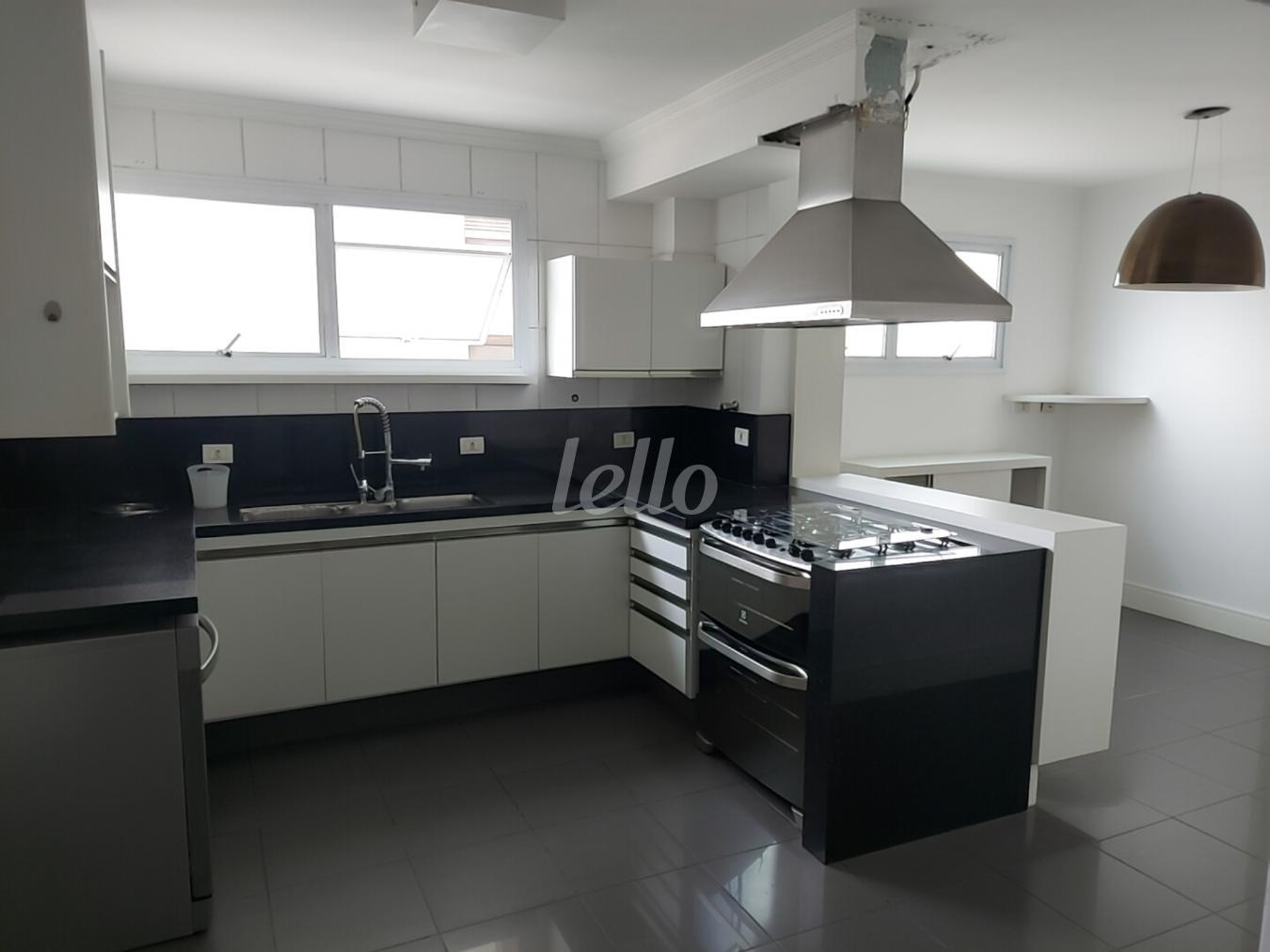 4-COZINHA-001.JPG de Apartamento à venda, Padrão com 200 m², 4 quartos e 3 vagas em Cambuci - São Paulo