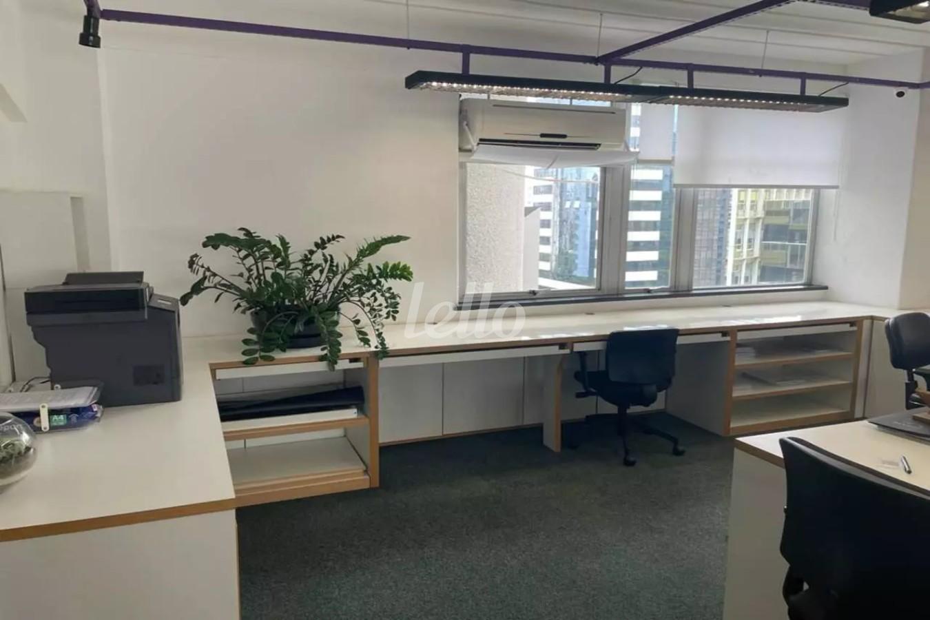 SALA de Sala / Conjunto para alugar, Padrão com 116 m², e 2 vagas em Cidade Monções - São Paulo