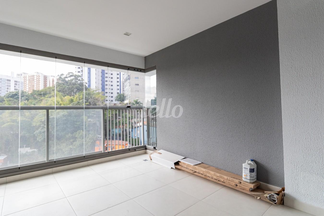 VARANDA de Apartamento para alugar, Padrão com 76 m², 2 quartos e 1 vaga em Vila Anglo Brasileira - São Paulo