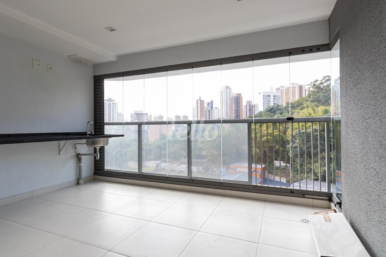 VARANDA de Apartamento para alugar, Padrão com 76 m², 2 quartos e 1 vaga em Vila Anglo Brasileira - São Paulo