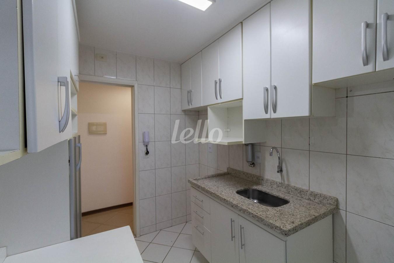 COZINHA de Apartamento para alugar, Padrão com 65 m², 2 quartos e 2 vagas em Vila Bertioga - São Paulo