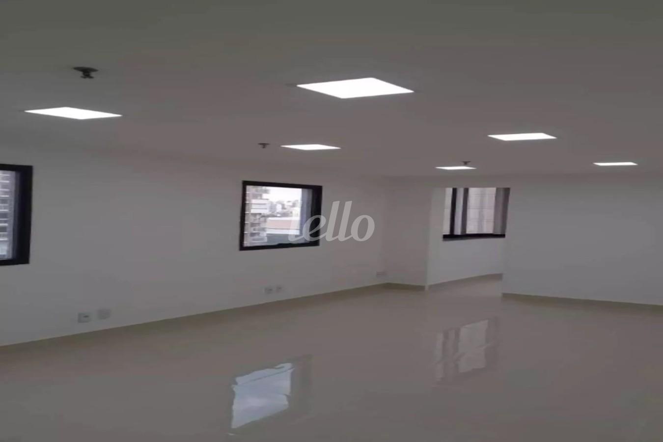 SALA de Sala / Conjunto para alugar, Padrão com 84 m², e 3 vagas em Indianópolis - São Paulo