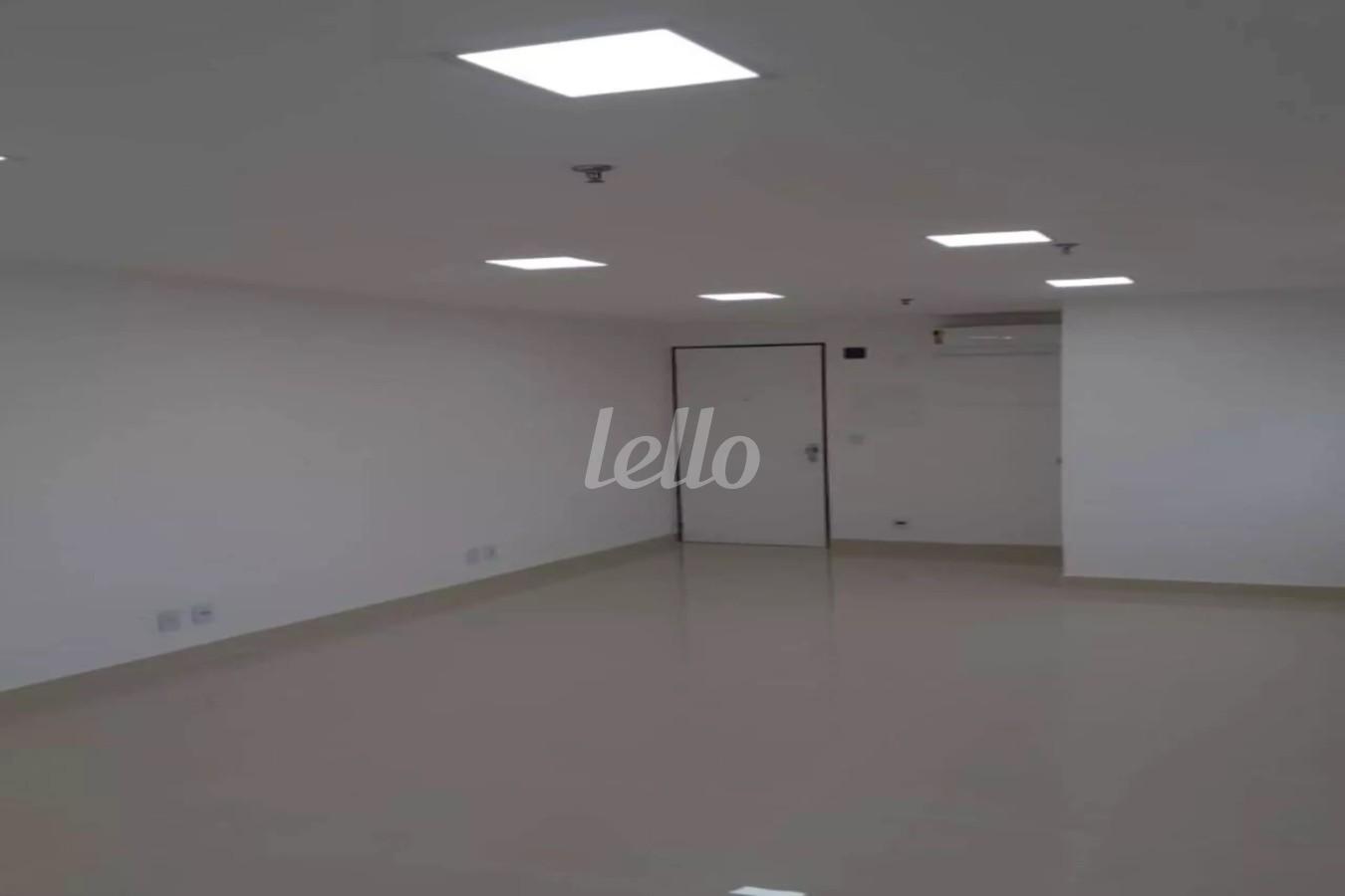 SALA de Sala / Conjunto para alugar, Padrão com 84 m², e 3 vagas em Indianópolis - São Paulo