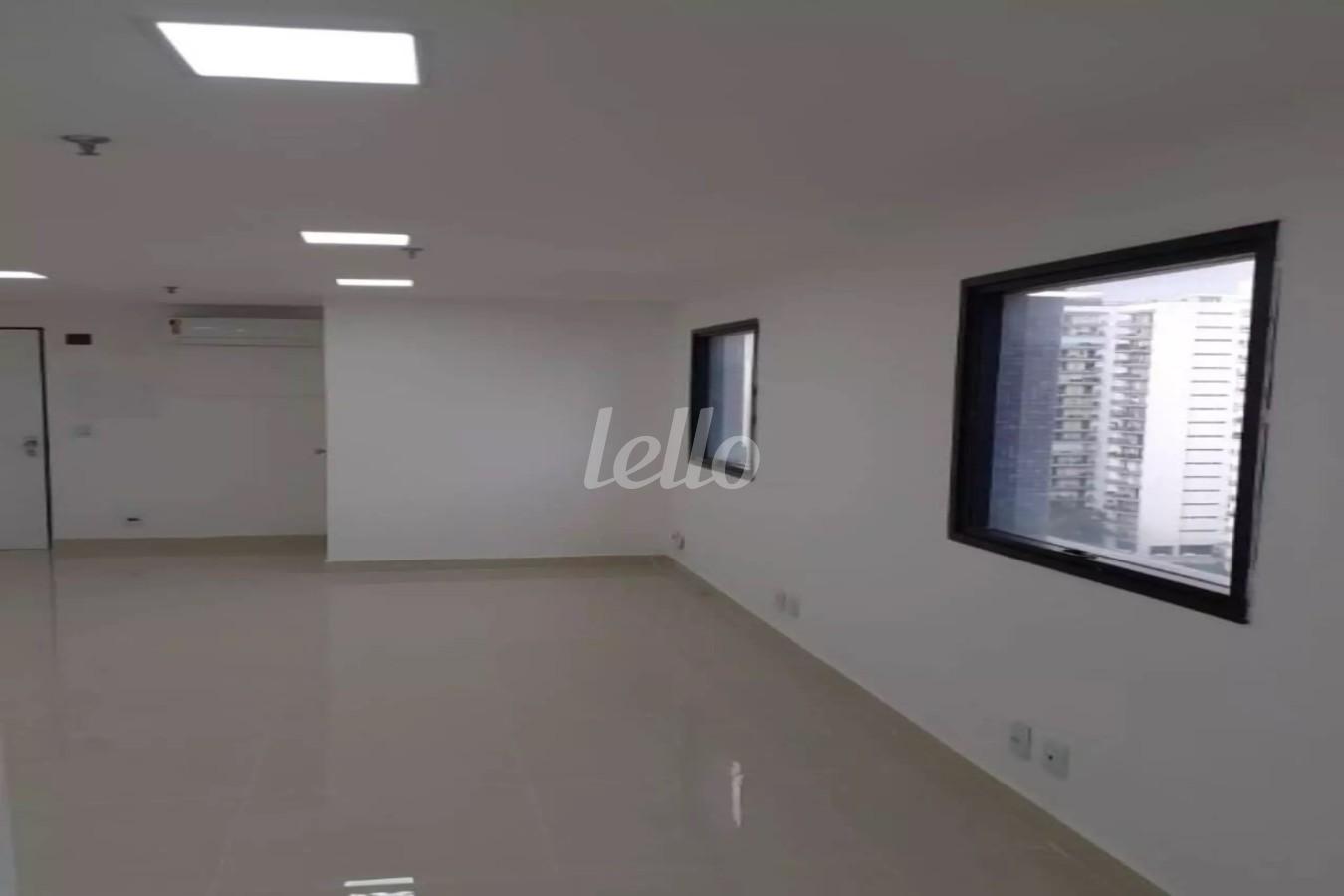 SALA de Sala / Conjunto para alugar, Padrão com 84 m², e 3 vagas em Indianópolis - São Paulo