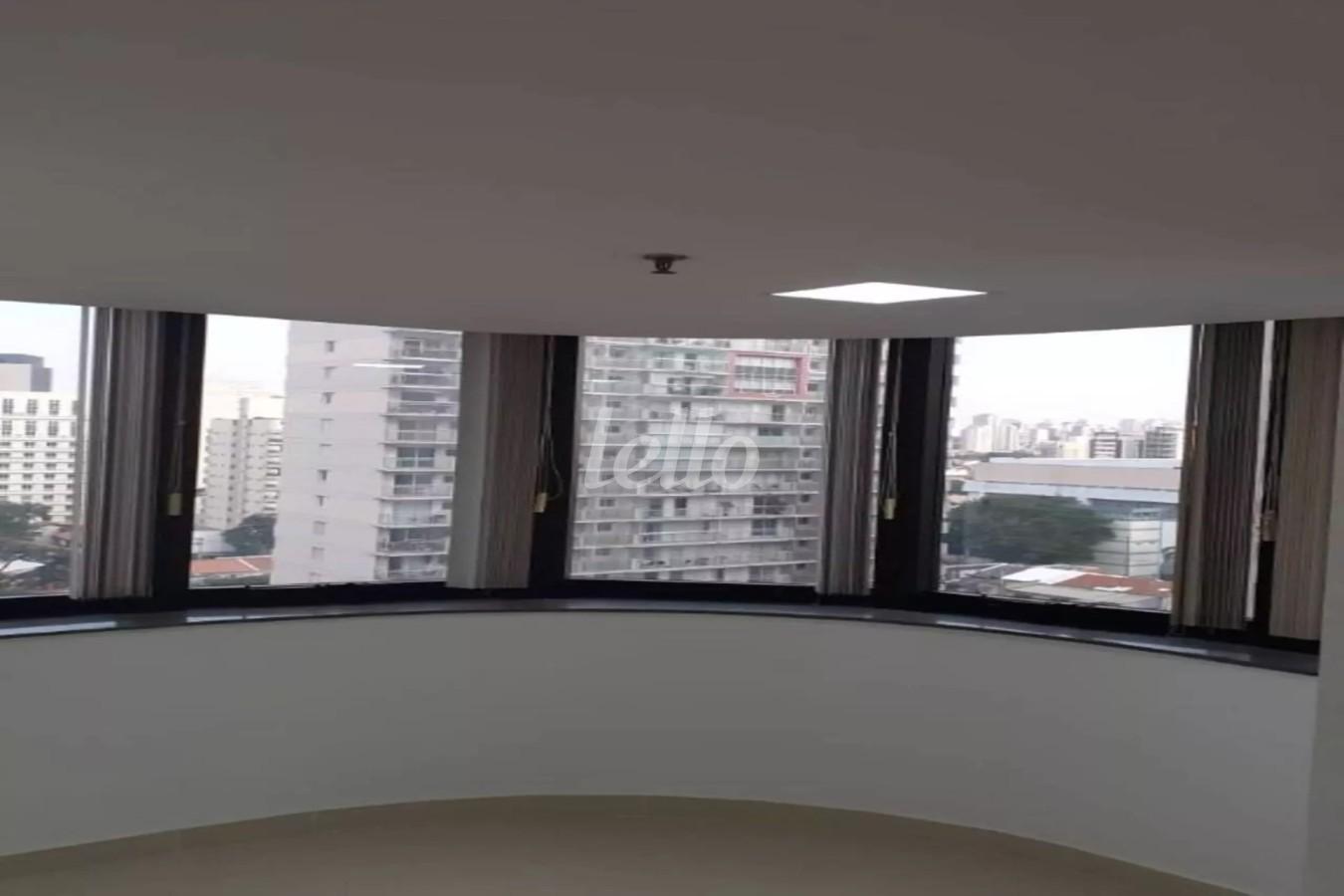 SALA de Sala / Conjunto para alugar, Padrão com 84 m², e 3 vagas em Indianópolis - São Paulo