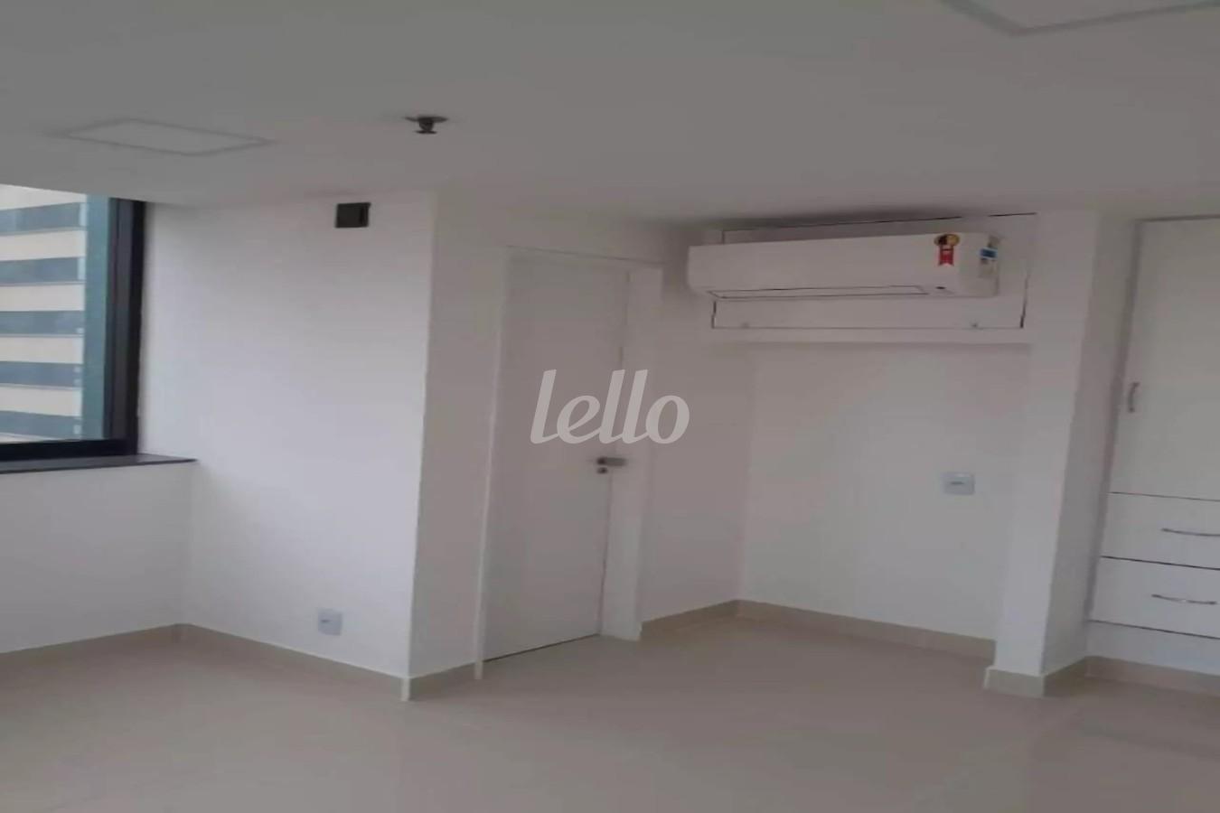 SALA de Sala / Conjunto para alugar, Padrão com 84 m², e 3 vagas em Indianópolis - São Paulo