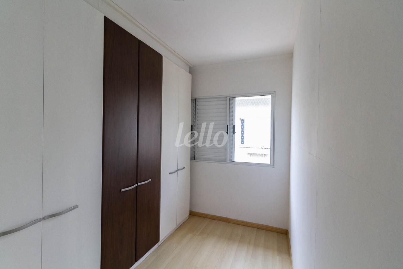 03DORMITORIO-1_004 de Casa para alugar, em condomínio - sobrado com 140 m², 3 quartos e 2 vagas em Vila Ester (zona Norte) - São Paulo