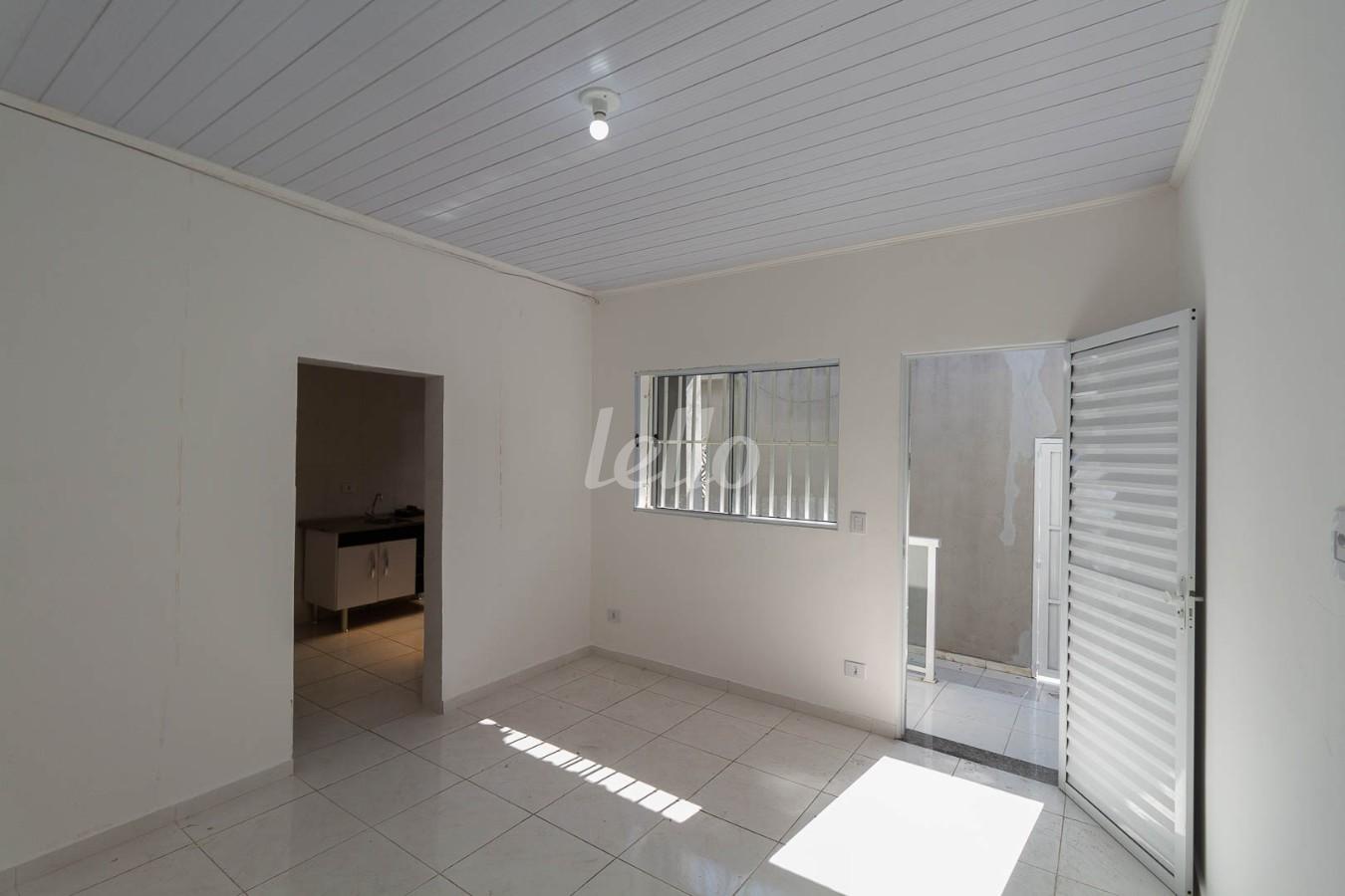 SALA de Casa para alugar, de vila - térrea com 60 m², 1 quarto e em Vila Aricanduva - São Paulo