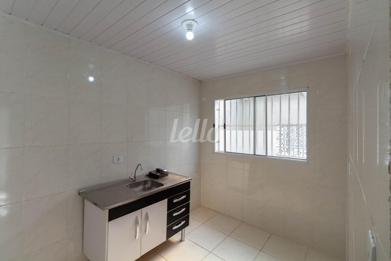 COZINHA de Casa para alugar, de vila - térrea com 60 m², 1 quarto e em Vila Aricanduva - São Paulo