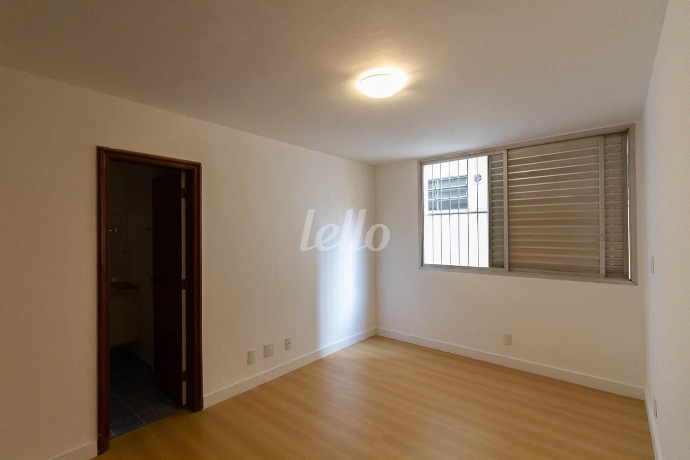 SUITE de Apartamento para alugar, Padrão com 131 m², 3 quartos e 2 vagas em Higienópolis - São Paulo