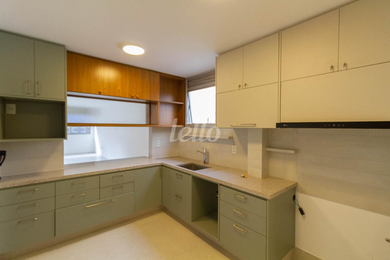 COZINHA de Apartamento para alugar, Padrão com 131 m², 3 quartos e 2 vagas em Higienópolis - São Paulo