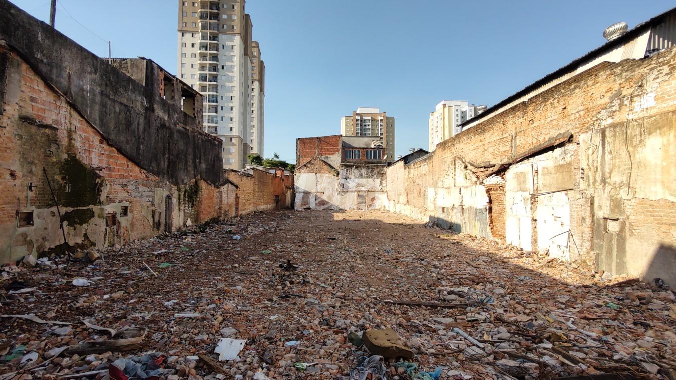 TERRENO de Área / Terreno à venda, Padrão com 758 m², e em Mooca - São Paulo