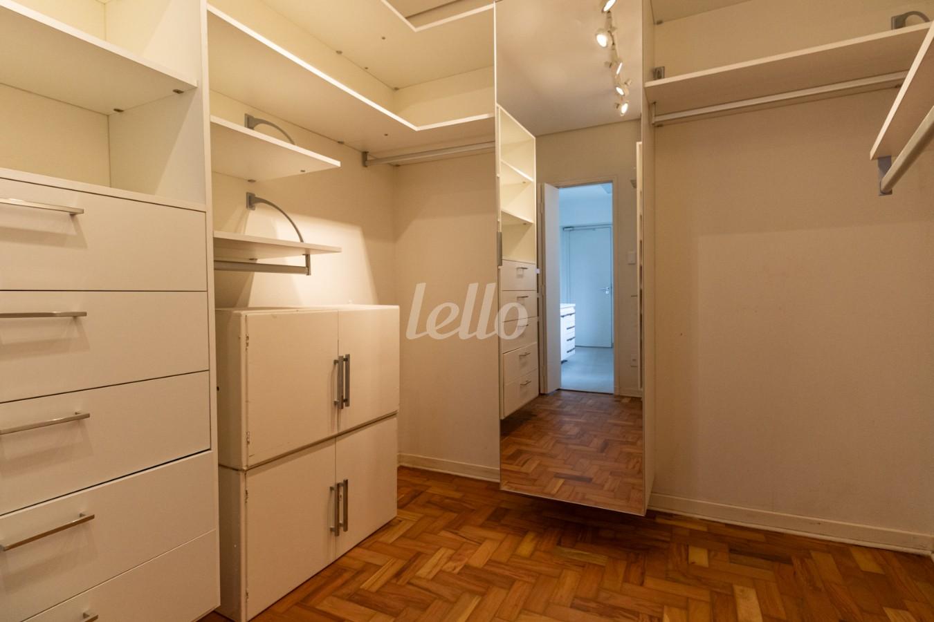 SUITE de Apartamento à venda, Padrão com 187 m², 3 quartos e 1 vaga em Jardim Paulista - São Paulo