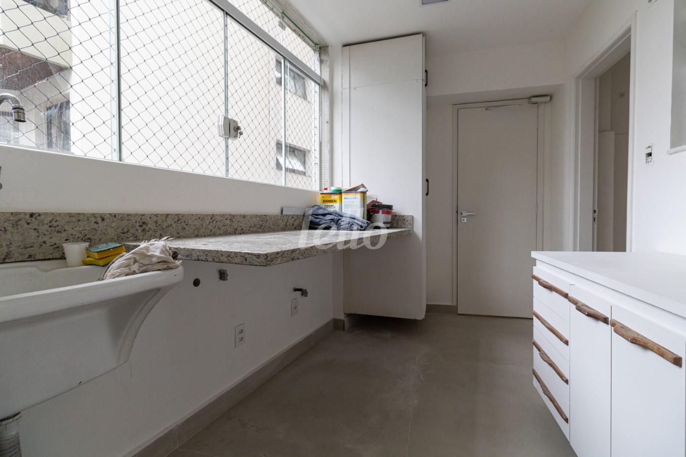 AREA-DE-SERVICO de Apartamento à venda, Padrão com 187 m², 3 quartos e 1 vaga em Jardim Paulista - São Paulo