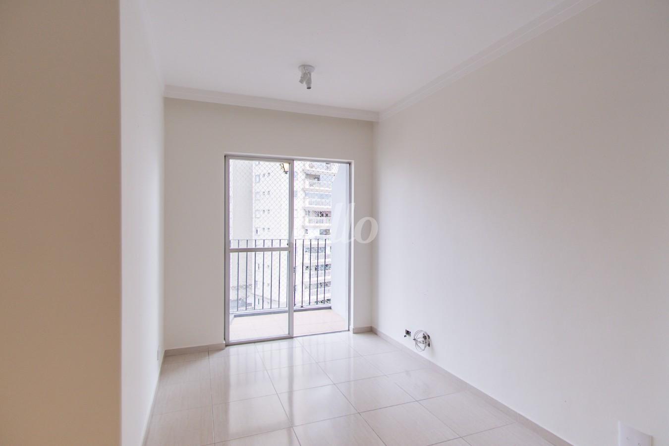 SALA de Apartamento para alugar, Padrão com 55 m², 2 quartos e 2 vagas em Vila Bertioga - São Paulo