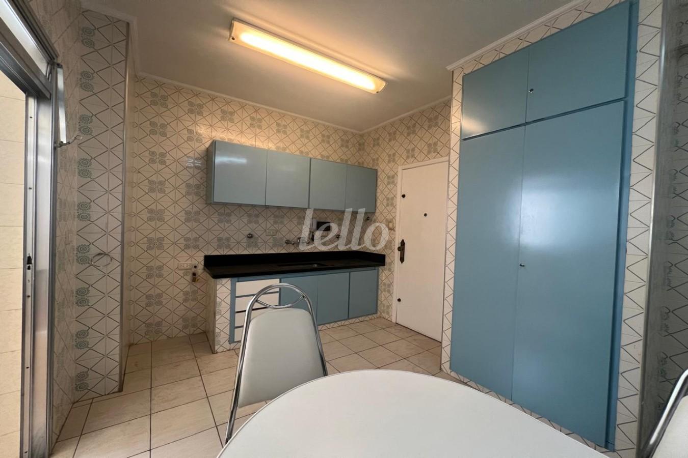 COZINHA de Apartamento à venda, Padrão com 156 m², 3 quartos e 1 vaga em Cerqueira César - São Paulo