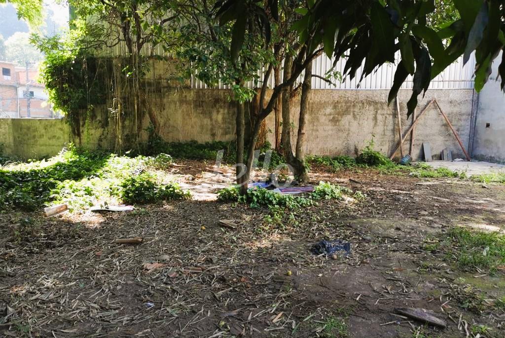 8 de Área / Terreno à venda, Padrão com 1500 m², e em Vila Nilo - São Paulo