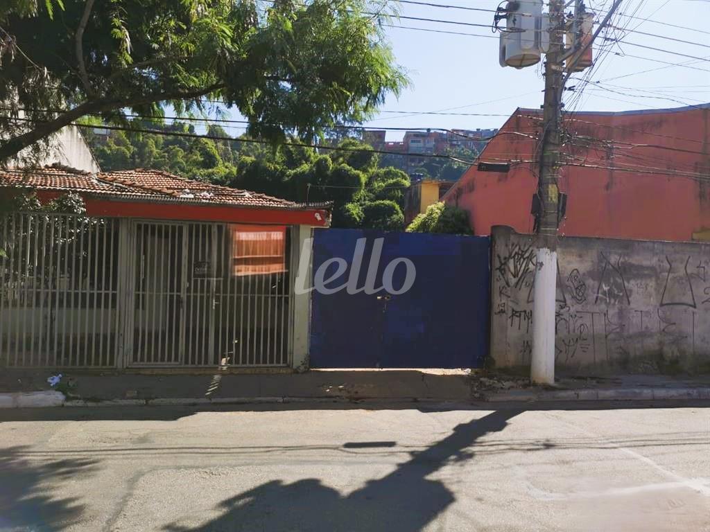 2 de Área / Terreno à venda, Padrão com 1500 m², e em Vila Nilo - São Paulo