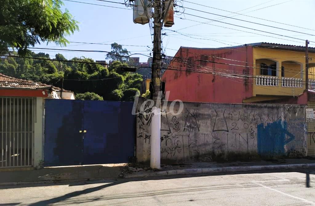 3 de Área / Terreno à venda, Padrão com 1500 m², e em Vila Nilo - São Paulo