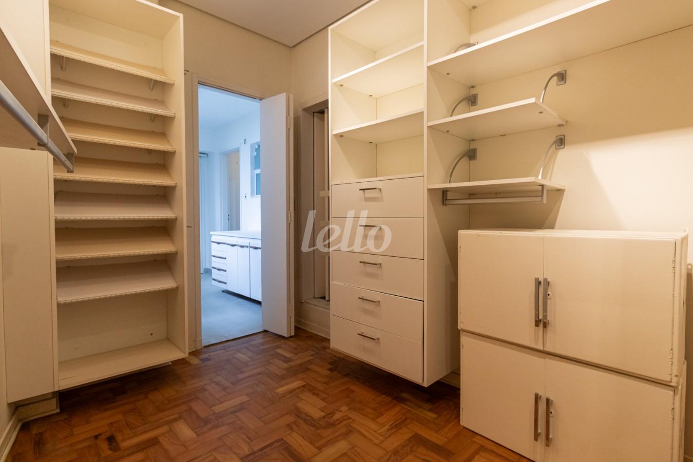 SUITE de Apartamento à venda, Padrão com 187 m², 3 quartos e 1 vaga em Jardim Paulista - São Paulo