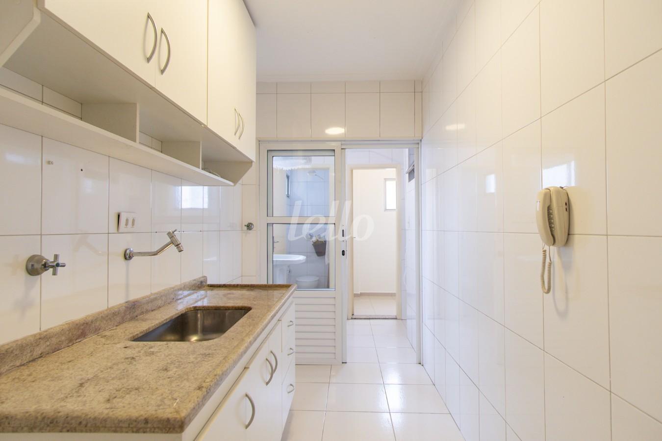 COZINHA de Apartamento para alugar, Padrão com 55 m², 2 quartos e 2 vagas em Vila Bertioga - São Paulo