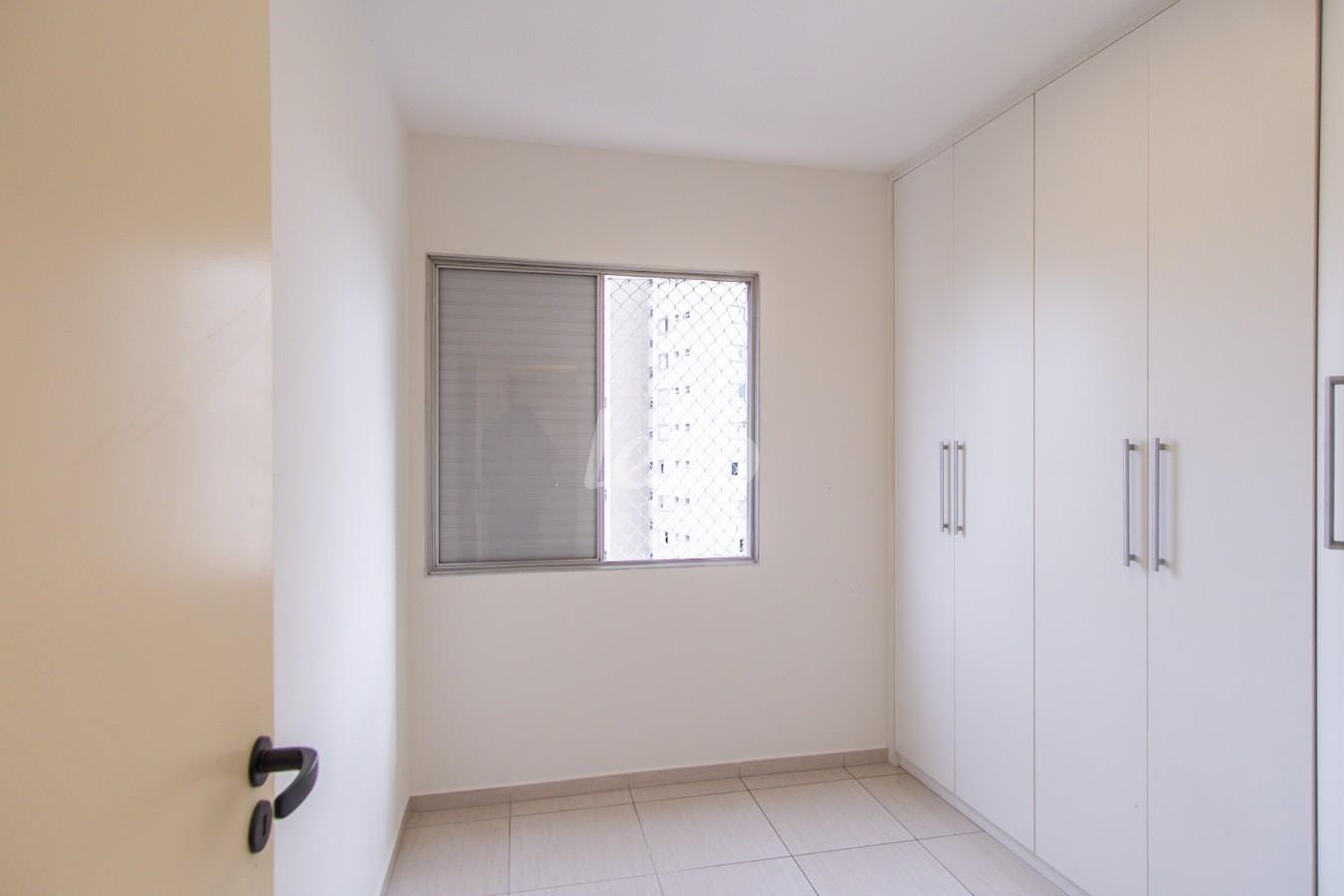 DORMITÓRIO de Apartamento para alugar, Padrão com 55 m², 2 quartos e 2 vagas em Vila Bertioga - São Paulo