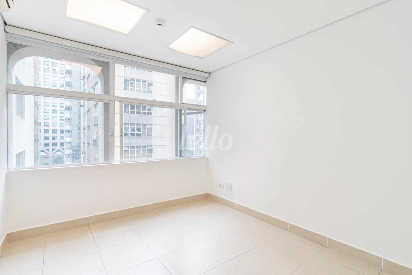 SALA de Sala / Conjunto para alugar, Padrão com 183 m², e 2 vagas em Cerqueira César - São Paulo