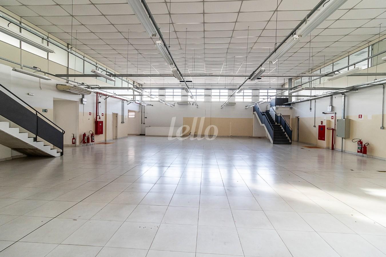 SALA 1 de Prédio Comercial para alugar, Monousuário com 1700 m², e 22 vagas em Várzea da Barra Funda - São Paulo