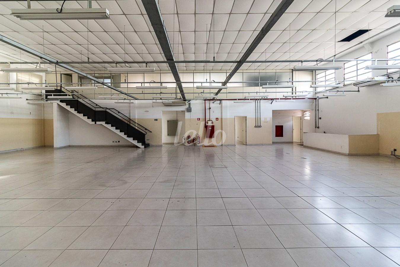 SALA 1 de Prédio Comercial para alugar, Monousuário com 1700 m², e 22 vagas em Várzea da Barra Funda - São Paulo