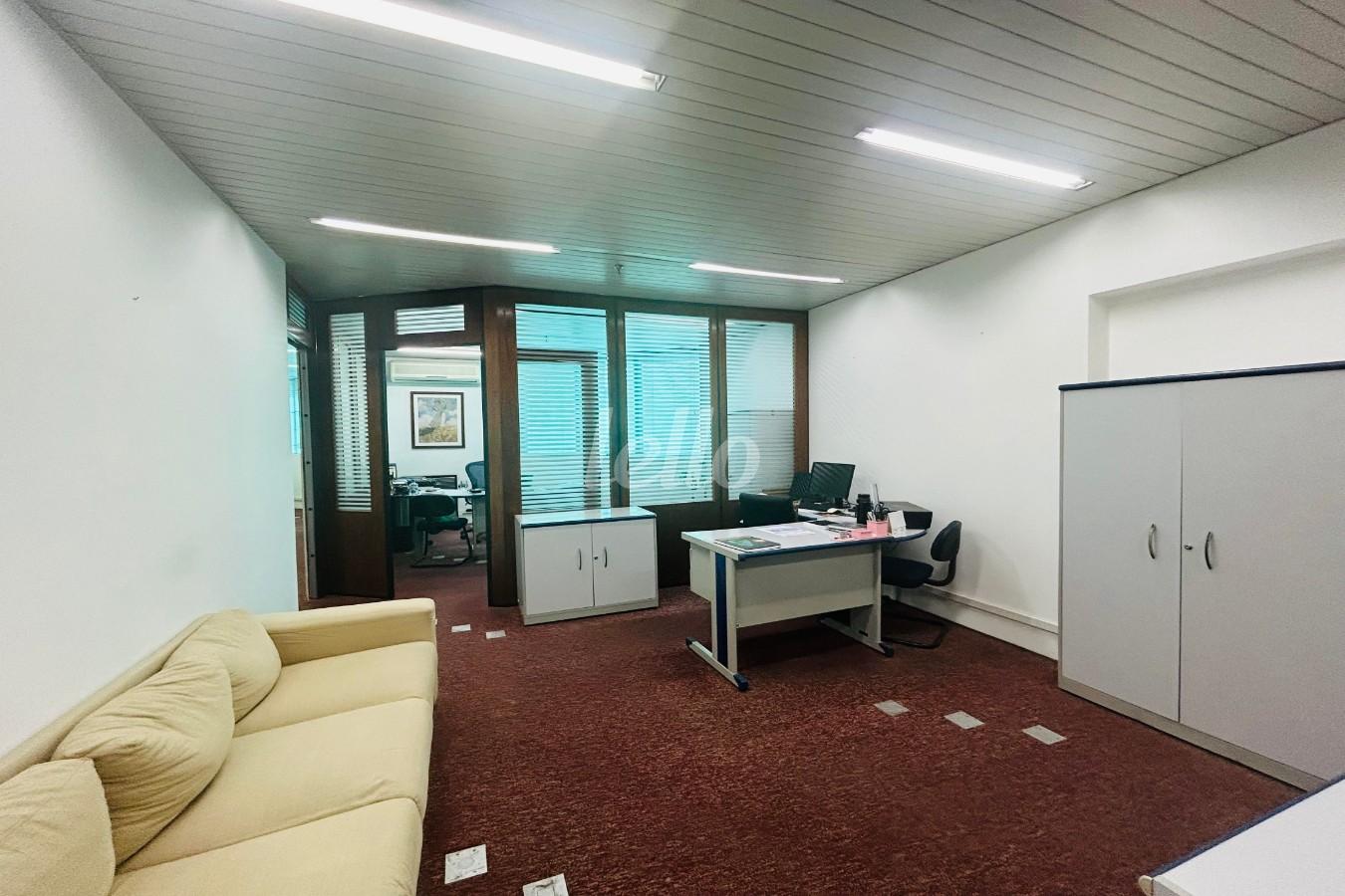 RECEPÇÃO de Sala / Conjunto à venda, Padrão com 88 m², e 2 vagas em Santana - São Paulo