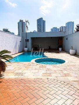 QUINTAL COM PISCINA