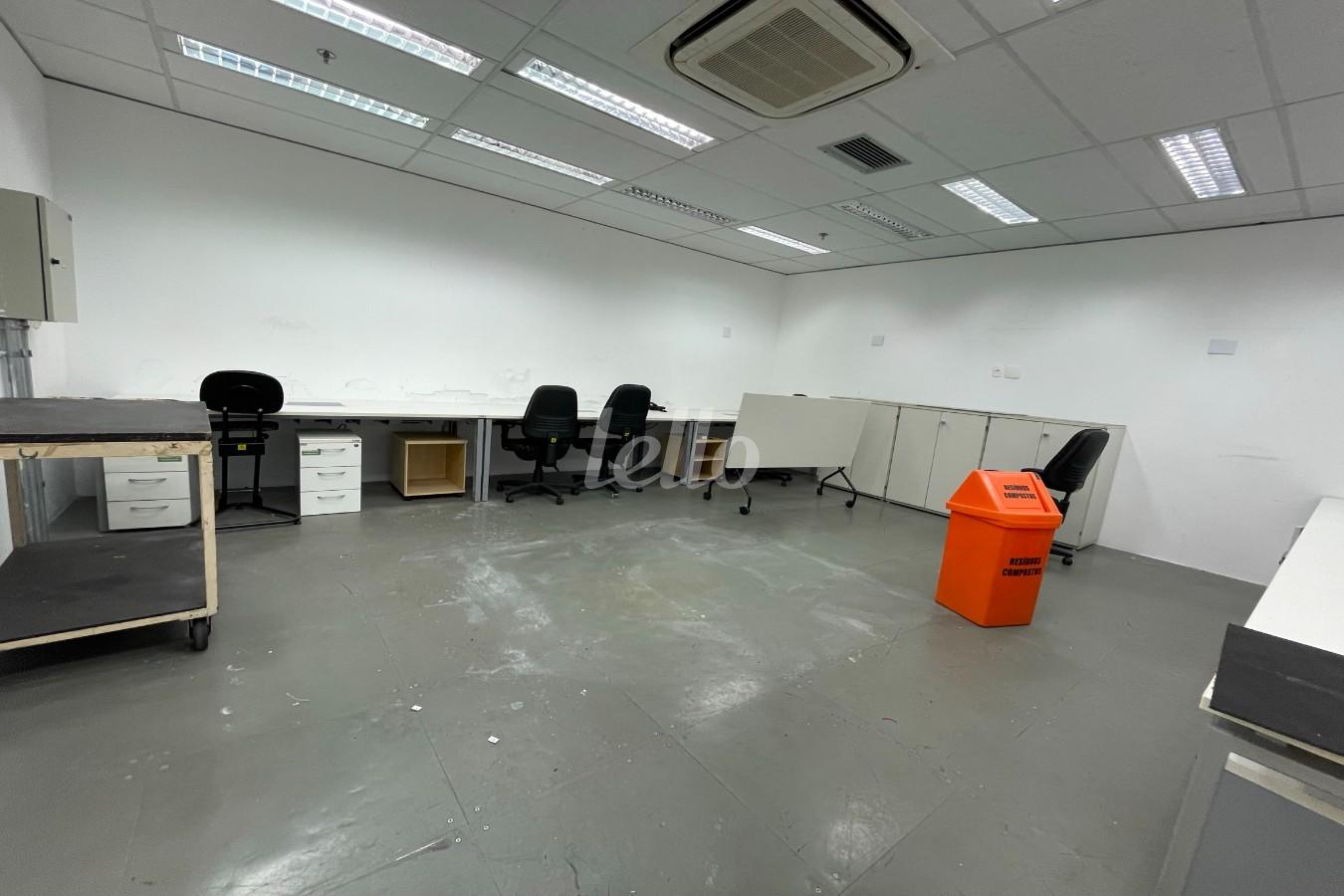 ANDAR de Sala / Conjunto para alugar, Padrão com 3493 m², e 86 vagas em Lapa - São Paulo